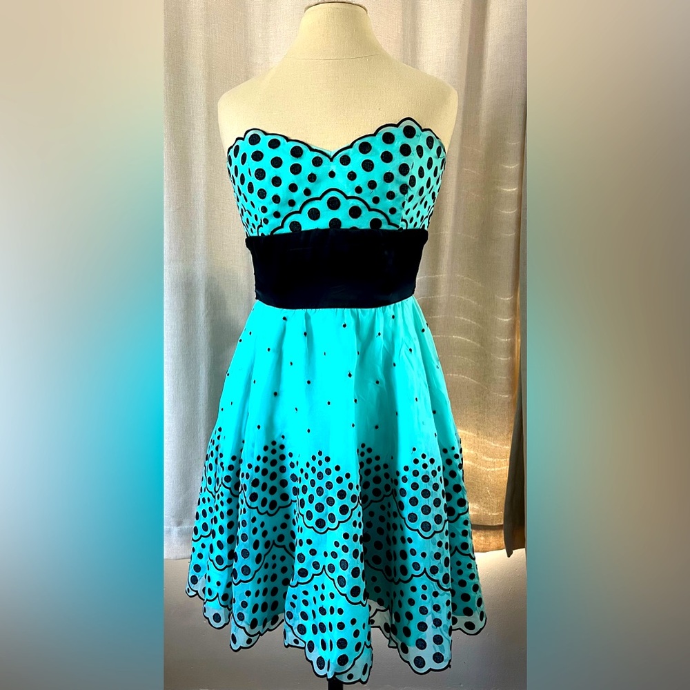 BETSEY JOHNSON MINI GREEN SILK CUPCAKE BABYDOLL STRAPLESS DRESS   Size 8